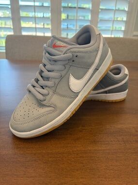 Size 7.5 Nike SB Dunk Low Wolf Grey Gum